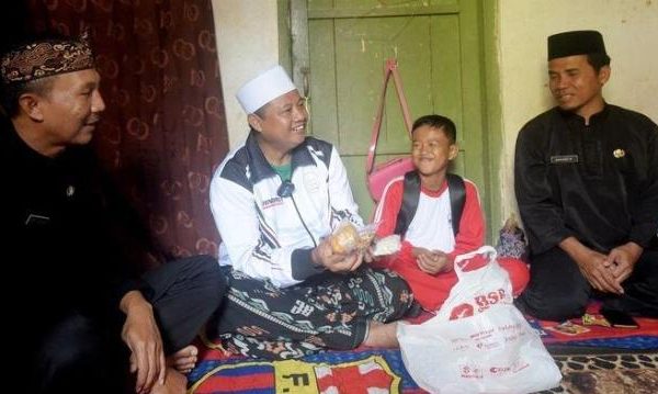 Plh Gubernur Jawa Barat Sambangi Rumah Anak Penjual Tahu
