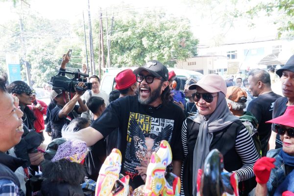 Sambangi Pasar Kaget Baleendah, Ono Surono dan Rombongan Preman Pensiun Disambut Meriah Masyarakat