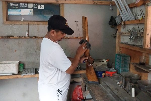 Cegah Peredaran Senpi Ilegal, Polda Jabar Bina Pengrajin Senapan di Cipacing